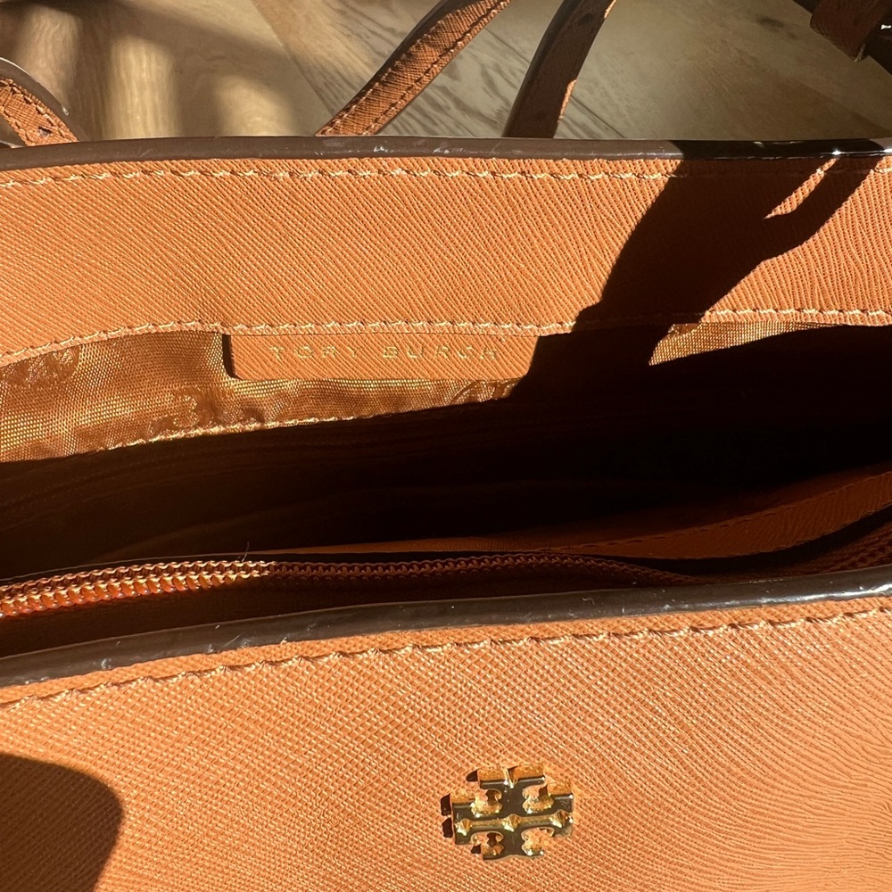 Tory Burch Small Robinson Tote - light brown - Picture 9 of 11